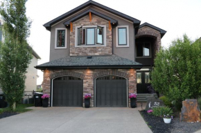 Magnificent 4 bed, 5 baths, 4200 Sq ft with FULL POND VIEW and 30 FT Fountain!!!